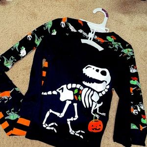 New without tags Halloween 2T pjs!